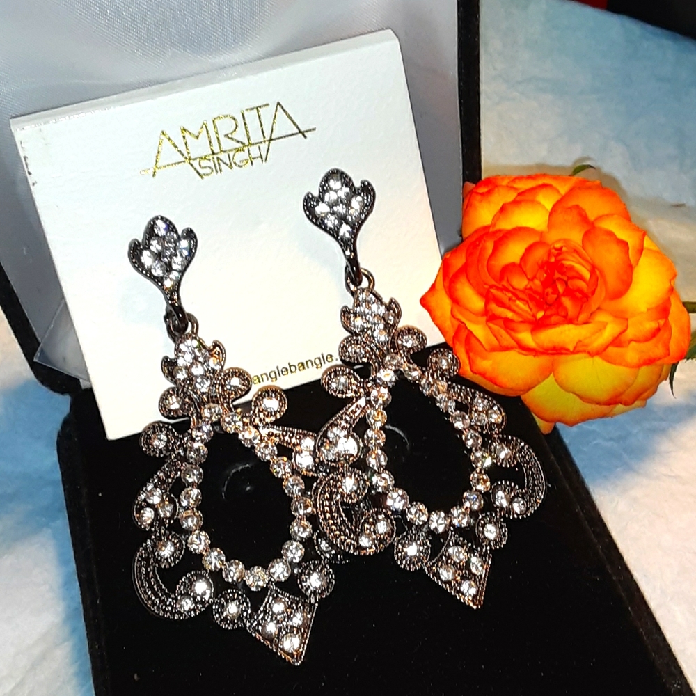 1 NWT Amirta Singh AustrianCrysta&Gunmetal Earings